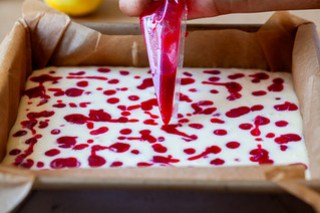raspberry swirl cheesecake bars-05