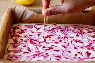 raspberry swirl cheesecake bars-06
