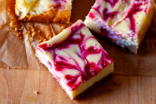 raspberry swirl cheesecake bars-10